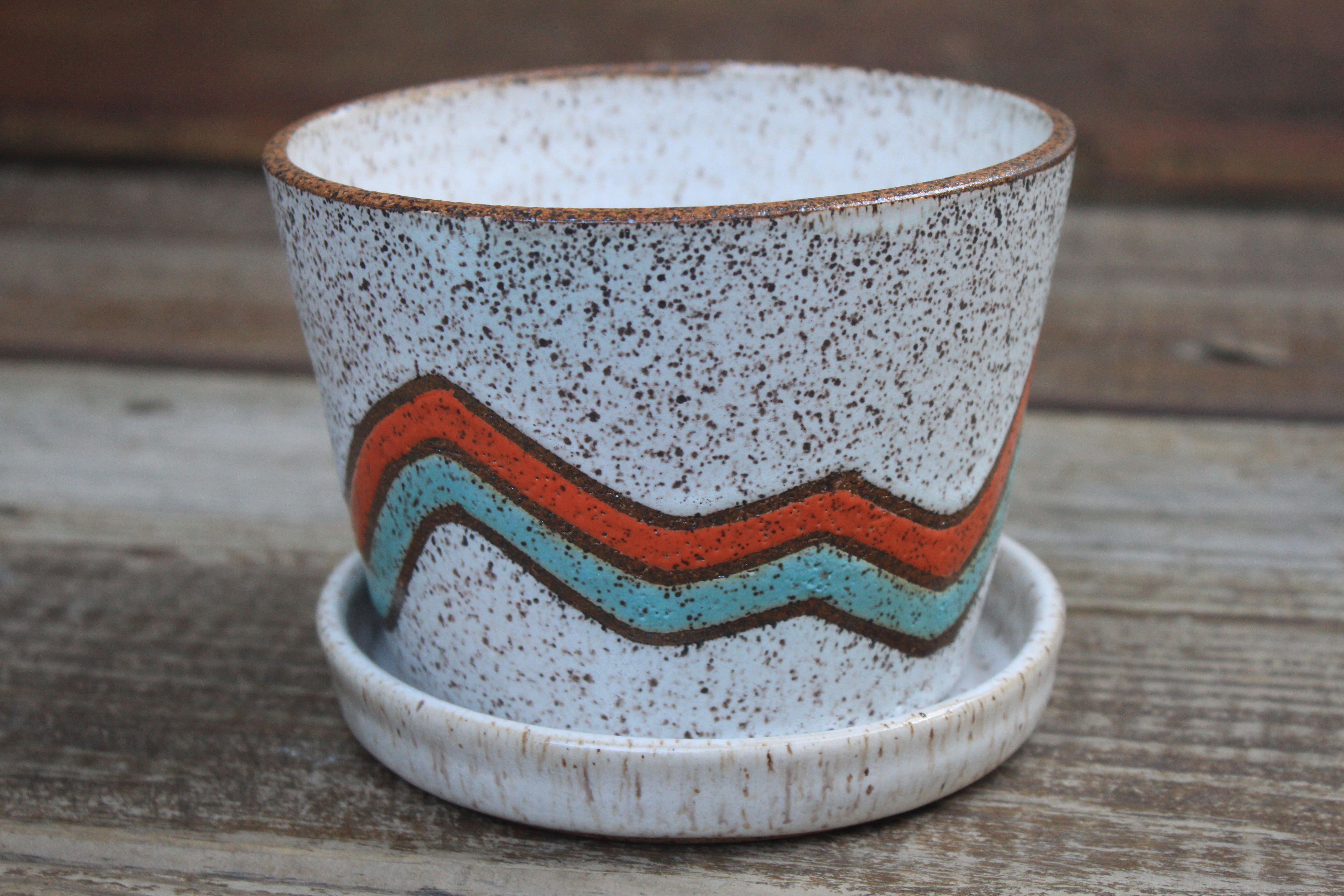 Retro Horizon Line Planter