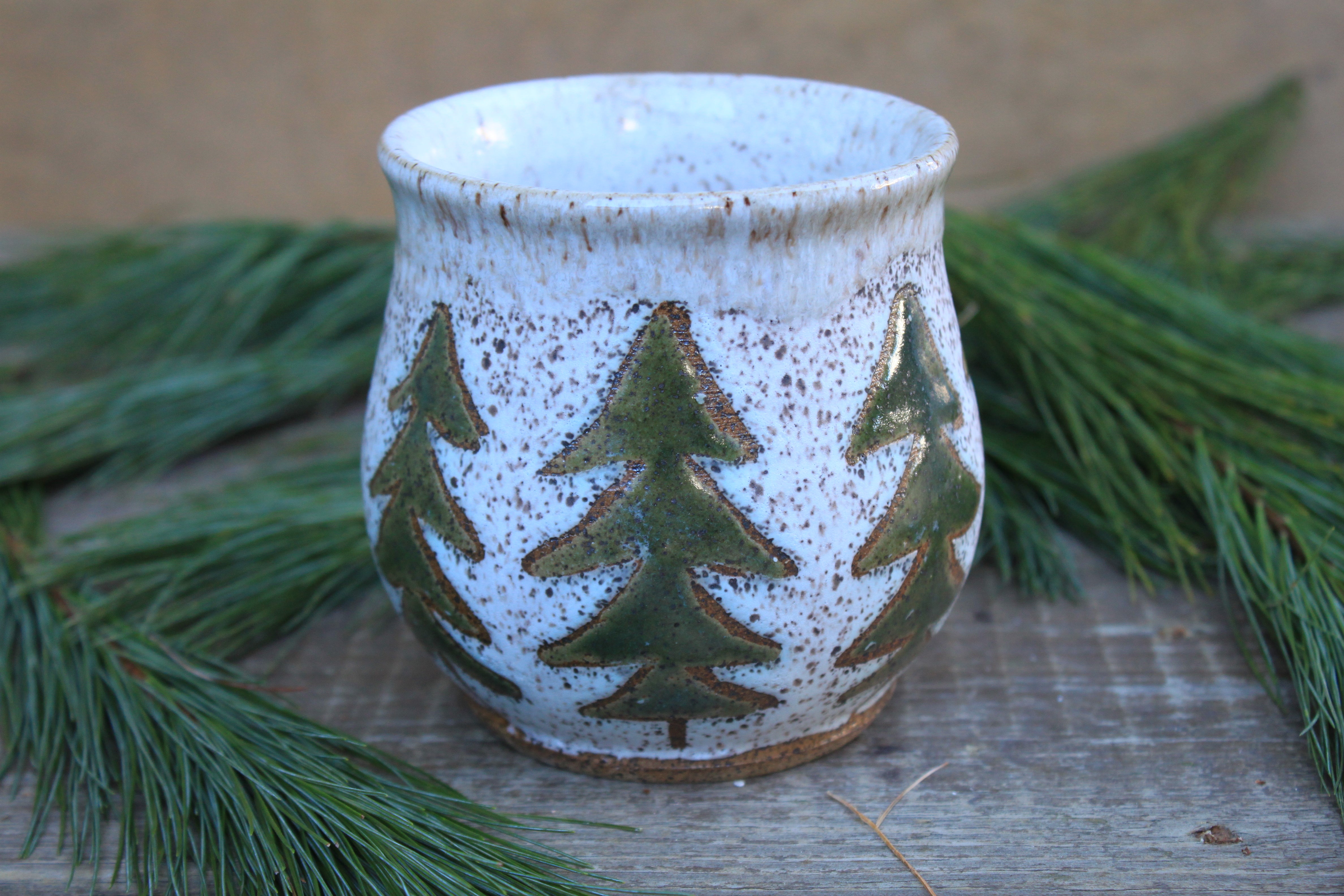 Evergreen and Holly Mug, 18 oz