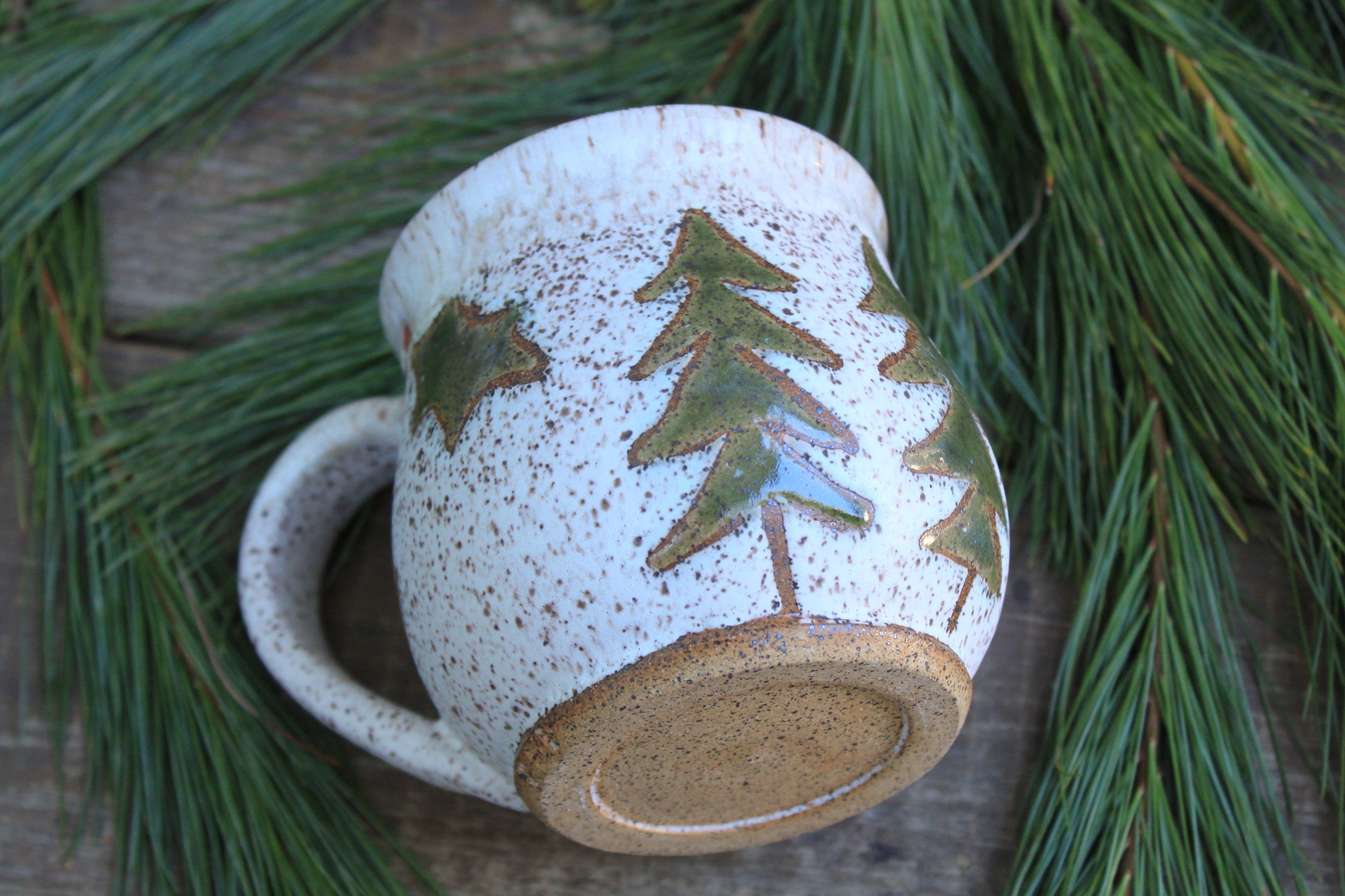 Evergreen and Holly Mug, 18 oz