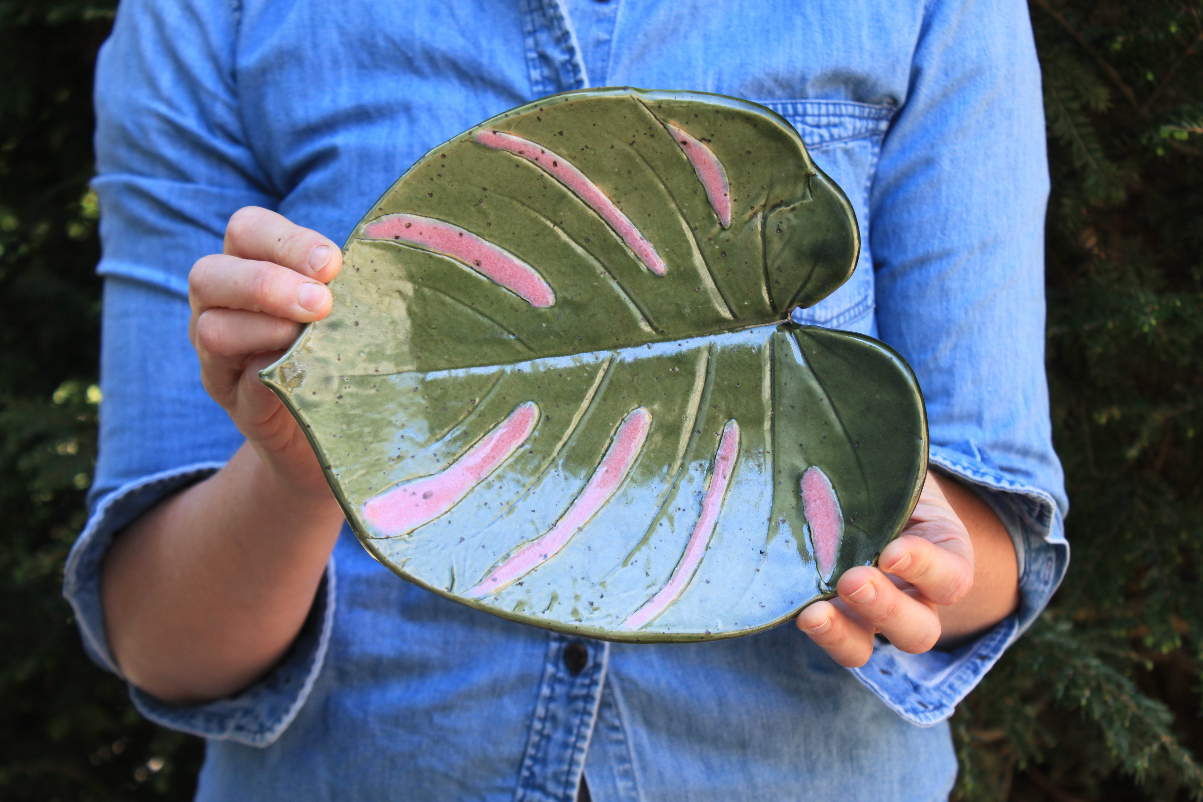 Monstera Leaf Pressing Platter, Green and Pink